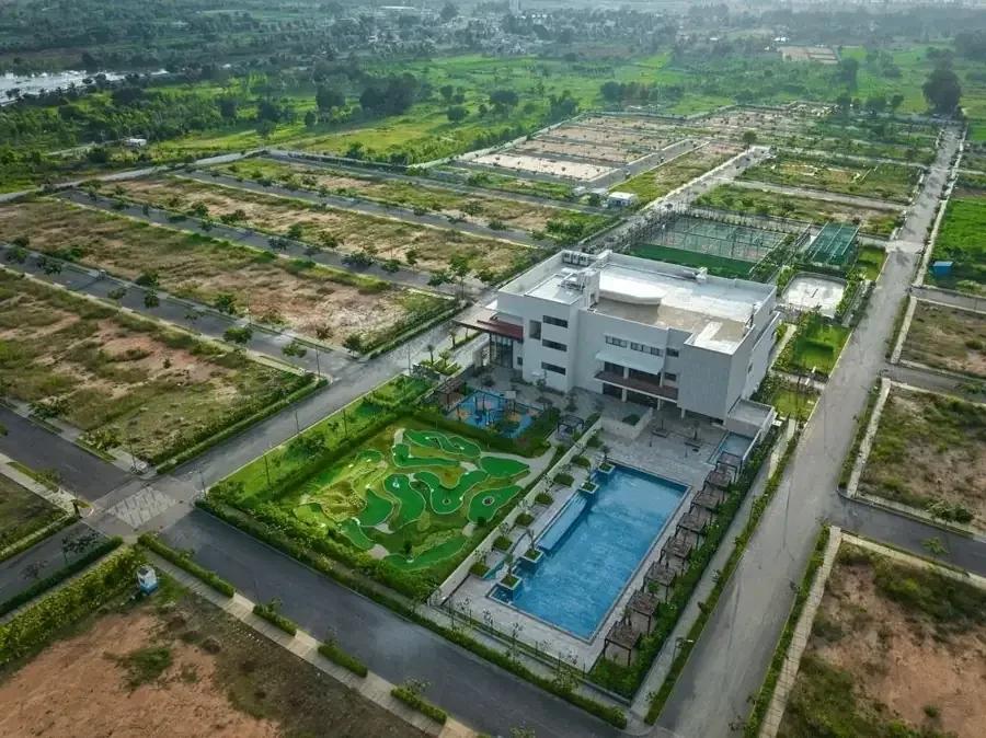 Vaishnavi One Life Plots plots