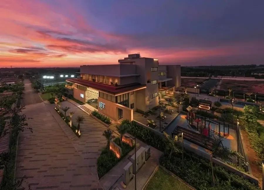 Vaishnavi One Life Plots plots
